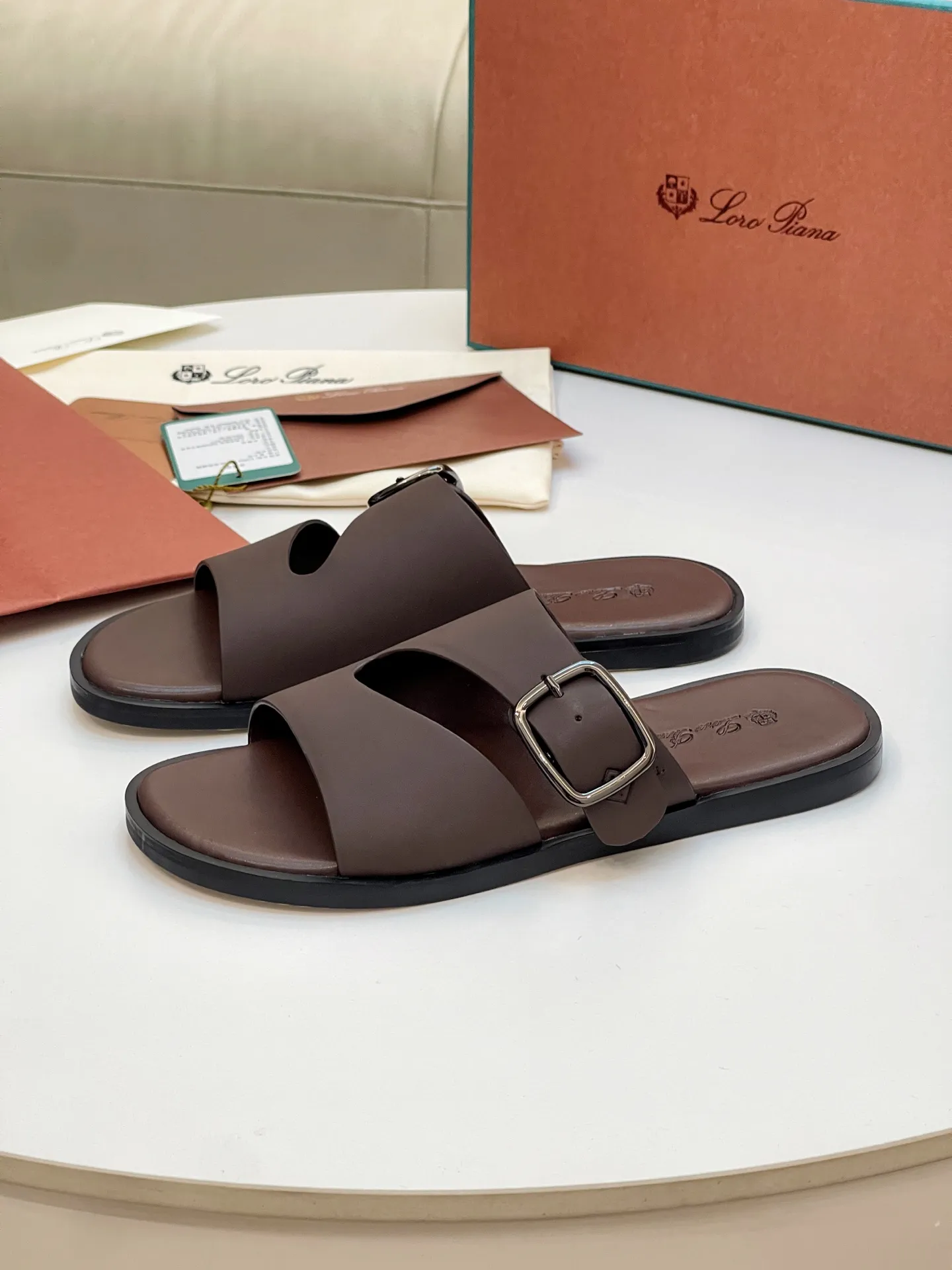 Men's shoes 💰420 Loro Piana, LP's popular spring and summer slippers are synchronized with the new counters, uppers are imported cowhide fabrics from Italy, high-quality splicing technology, soles: original soles specially provided by the original factory, exclusive molded soles are super comfortable, original factory orders, 🔍🔍high quality, you can go in and out of the counter at will, welcome to compare, code number 39-44 (order 38 45 46)
